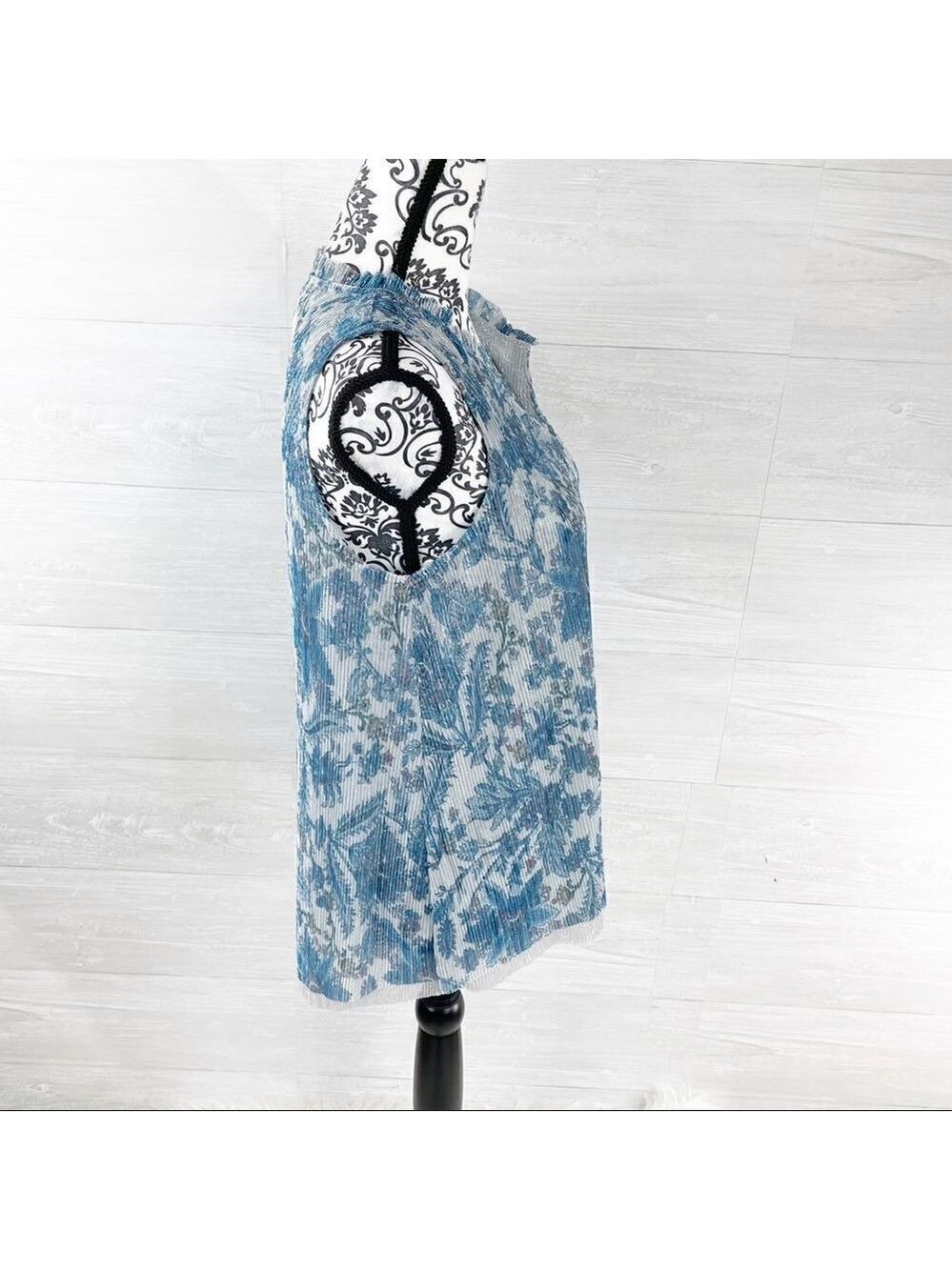 Anthropologie Vanessa Virginia Grand Cayman Metallic Floral Top - Picture 6 of 9